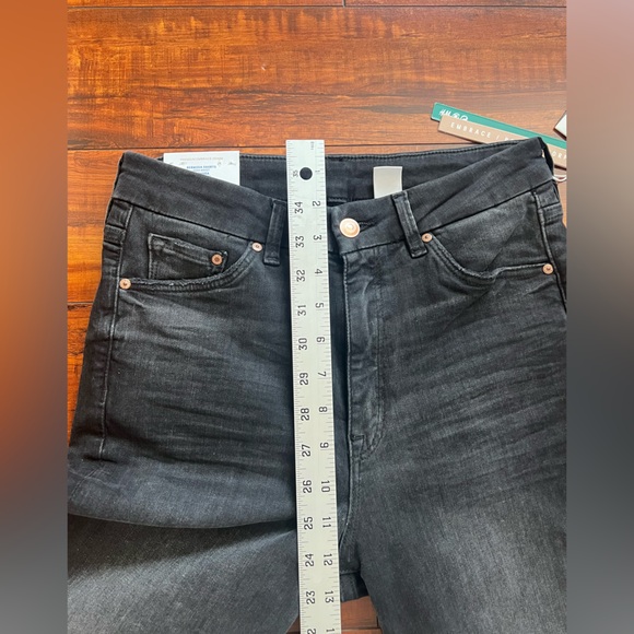 BERMUDA SHORTS
HIGH WAIST
BERMUDA - Picture 8 of 9